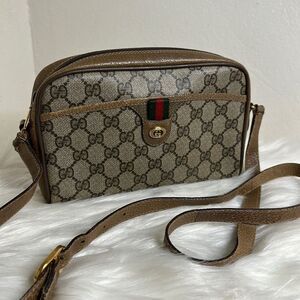 💯Authentic Preloved Gucci crossbody bag w/ Cherryline🍀